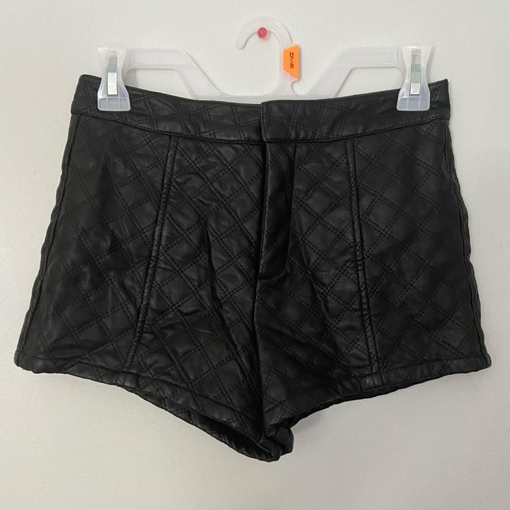 Faux leather shorts🤍
